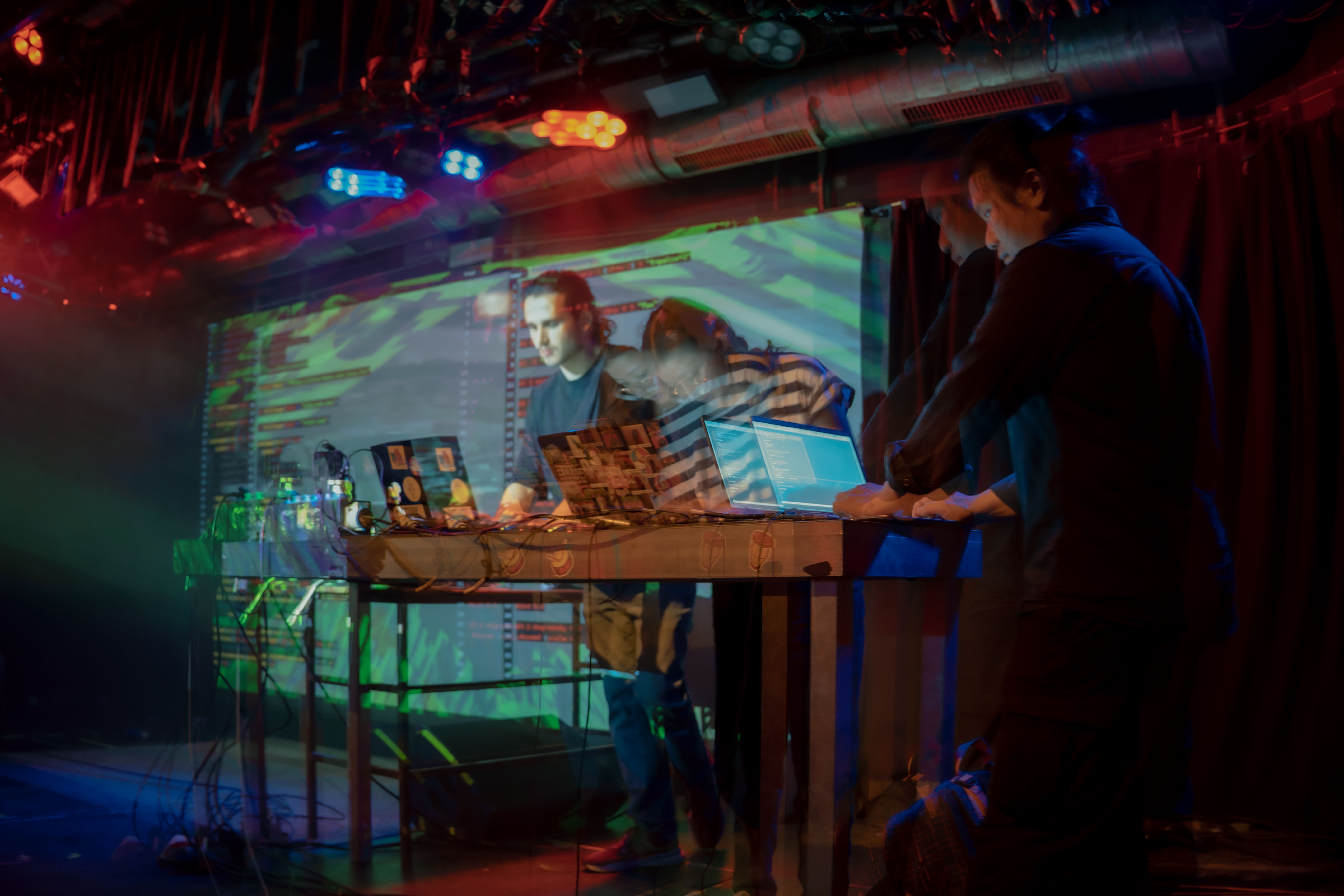 Photo of Te-En Chen and map(h) [Sule Suarez and Gorka Egino].